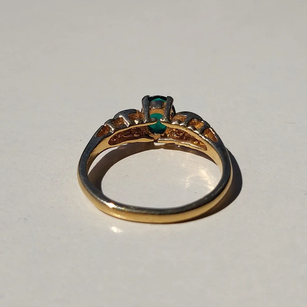 Gold Tone Green Stone Rhinestone Ring Size 9.5 Vintage Cocktail Jewelry - Picture 4 of 11